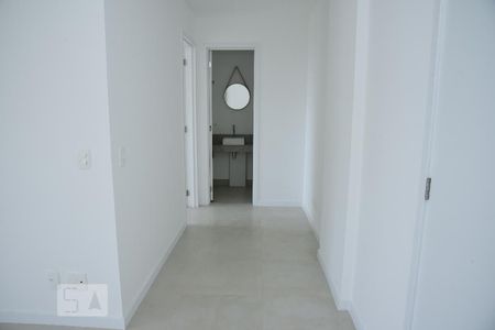 Corredor de apartamento para alugar com 1 quarto, 65m² em Barra da Tijuca, Rio de Janeiro