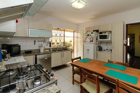 Casa à venda com 280m², 3 quartos e 3 vagas Casa à venda com 280m², 3 quartos e 3 vagasCozinha