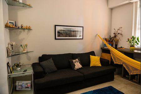 Sala de Apartamento com 2 quartos, 70m² Copacabana
