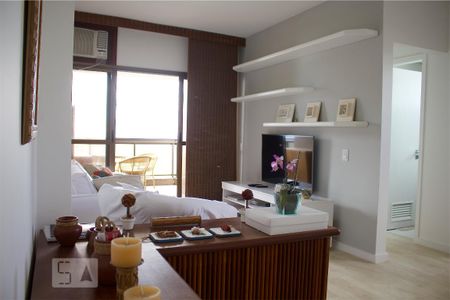 Sala de apartamento para alugar com 1 quarto, 65m² em Barra da Tijuca , Rio de Janeiro