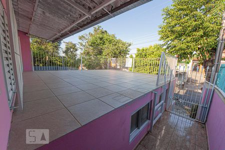 Casa para alugar com 110m², 3 quartos e 2 vagasSacada frente da casa 