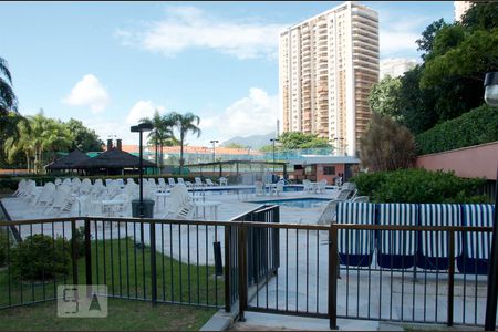Apartamento à venda com 105m², 3 quartos e 2 vagasÁrea comum - Piscina