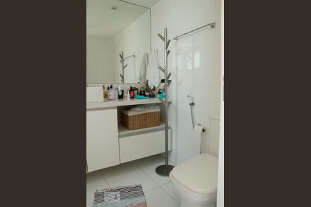 Apartamento à venda com 105m², 3 quartos e 2 vagasBanheiro do Suíte 01