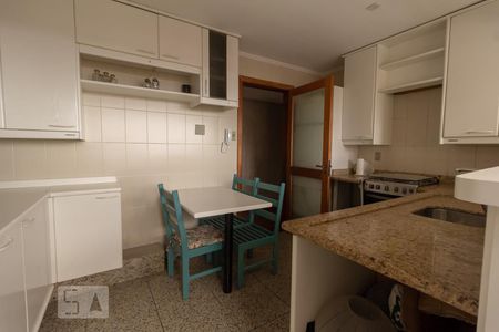 Apartamento à venda com 248m², 3 quartos e 2 vagas Apartamento à venda com 248m², 3 quartos e 2 vagascozinha 2
