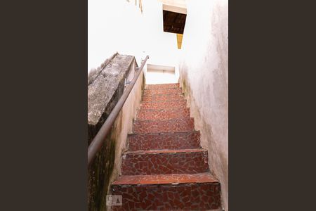 Casa à venda com 250m², 4 quartos e 4 vagasEscadas para Edícula