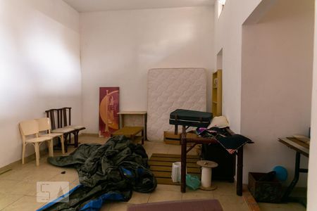 Casa à venda com 250m², 4 quartos e 4 vagasDepósito fundos