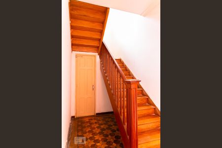 Casa à venda com 250m², 4 quartos e 4 vagasEscadas