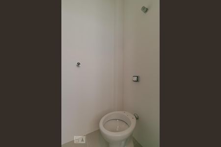 Apartamento para alugar com 68m², 2 quartos e 1 vaga Apartamento para alugar com 68m², 2 quartos e 1 vagaBanheiro de Serviço