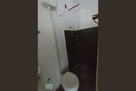 Banheiro de kitnet/studio para alugar com 1 quarto, 15m² em Freguesia (jacarepaguá), Rio de Janeiro