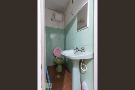 Casa à venda com 114m², 3 quartos e sem vaga Casa à venda com 114m², 3 quartos e sem vagaBanheiro Serviço