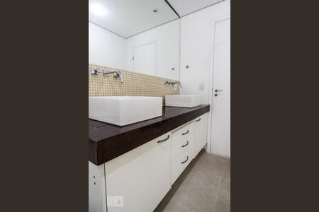 Apartamento à venda com 128m², 3 quartos e 2 vagasBanheiro suíte 