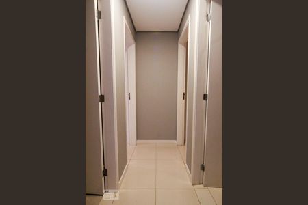 Corredor  de apartamento à venda com 3 quartos, 128m² em Vila Suzana, São Paulo