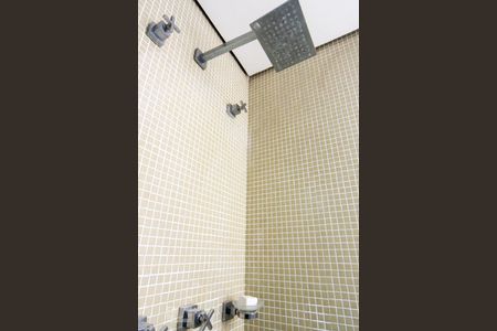 Apartamento à venda com 128m², 3 quartos e 2 vagasChuveiro