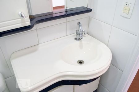 BANHEIRO de apartamento para alugar com 2 quartos, 54m² em Santa Teresinha, São Paulo