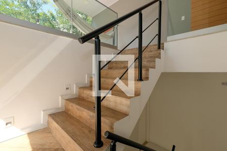 Casa à venda com 440m², 3 quartos e 1 vaga Casa à venda com 440m², 3 quartos e 1 vagaEscada