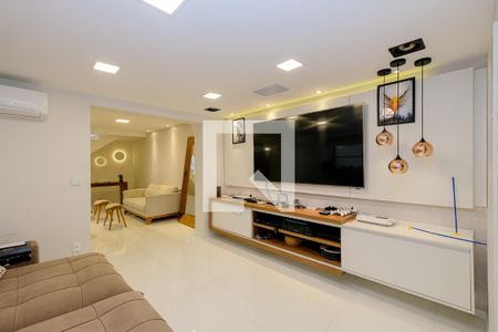 Sala de TV de casa à venda com 3 quartos, 440m² em Vila Isabel, Rio de Janeiro