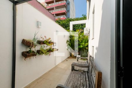 Casa à venda com 440m², 3 quartos e 1 vaga Casa à venda com 440m², 3 quartos e 1 vagaCorredor