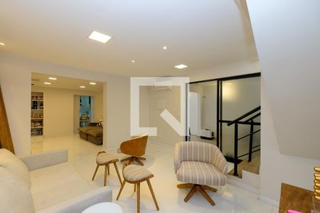 Casa à venda com 440m², 3 quartos e 1 vaga Casa à venda com 440m², 3 quartos e 1 vagaSala