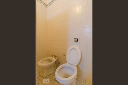 Casa à venda com 650m², 4 quartos e 8 vagasBanheiro da Suíte 02