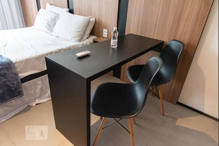 Studio à venda com 31m², 1 quarto e sem vagaMesa e cadeira