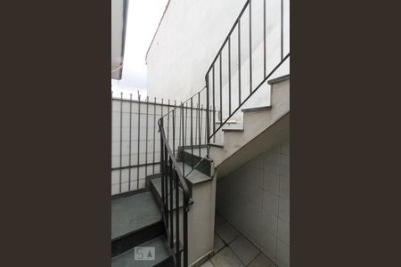 Casa para alugar com 110m², 2 quartos e 1 vagaescada