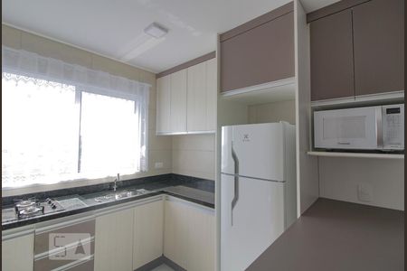 Cozinha de apartamento para alugar com 1 quarto, 33m² em Guaíra, Curitiba