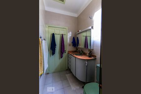 Casa à venda com 157m², 4 quartos e 2 vagasBanheiro