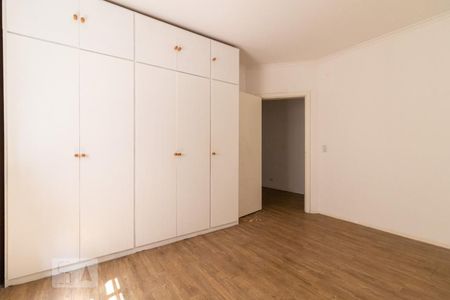 Casa de condomínio à venda com 316m², 4 quartos e 4 vagas Casa de condomínio à venda com 316m², 4 quartos e 4 vagasQuarto 1