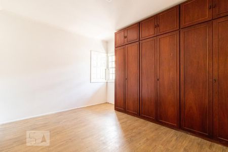 Casa de condomínio à venda com 316m², 4 quartos e 4 vagas Casa de condomínio à venda com 316m², 4 quartos e 4 vagasQuarto 2