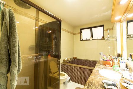 Apartamento para alugar com 300m², 3 quartos e sem vagaBanheiro suíte 1