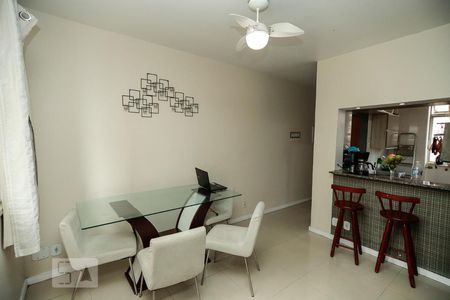 Apartamento à venda com 60m², 2 quartos e 1 vagaSala