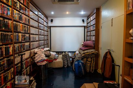 Apartamento para alugar com 256m², 3 quartos e 1 vaga Apartamento para alugar com 256m², 3 quartos e 1 vagaSala de TV