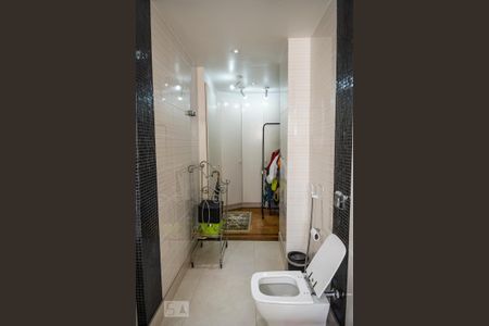 Apartamento para alugar com 256m², 3 quartos e 1 vaga Apartamento para alugar com 256m², 3 quartos e 1 vagaBanheiro do Quarto 3