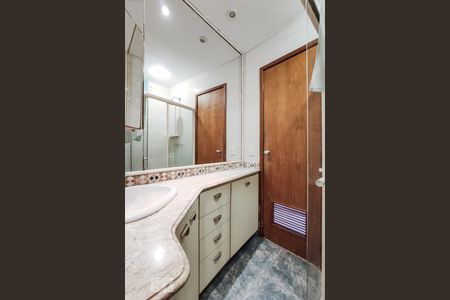 Apartamento para alugar com 140m², 2 quartos e 1 vagaBanheiro - Suíte - Andar 1