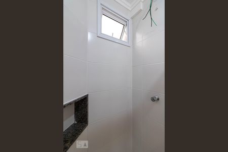 Banheiro  de apartamento à venda com 2 quartos, 80m² em Vila Eldízia, Santo André