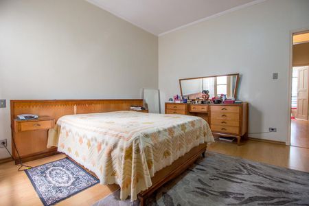 Casa à venda com 180m², 3 quartos e 2 vagas Casa à venda com 180m², 3 quartos e 2 vagasQuarto 1