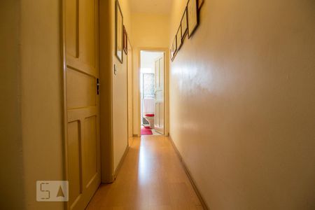 Casa à venda com 180m², 3 quartos e 2 vagas Casa à venda com 180m², 3 quartos e 2 vagasCorredor