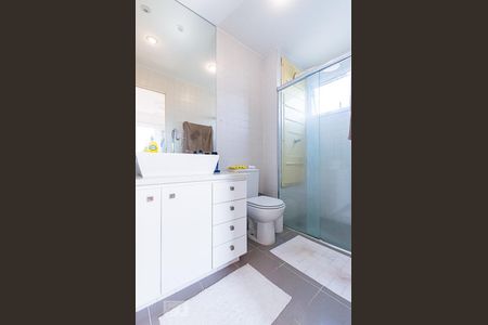 Banheiro de apartamento à venda com 1 quarto, 50m² em Cambuí, Campinas