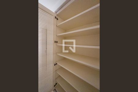 Apartamento para alugar com 170m², 2 quartos e 1 vagaCorredor - Armários