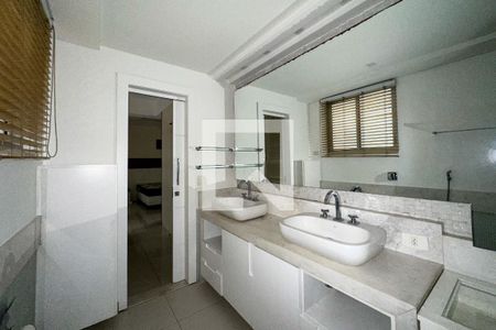Apartamento para alugar com 170m², 2 quartos e 1 vagaBanheiro - Suíte