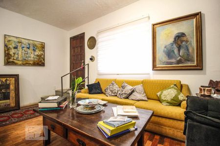 Sala de apartamento para alugar com 2 quartos, 70m² em Santo Antônio, Belo Horizonte