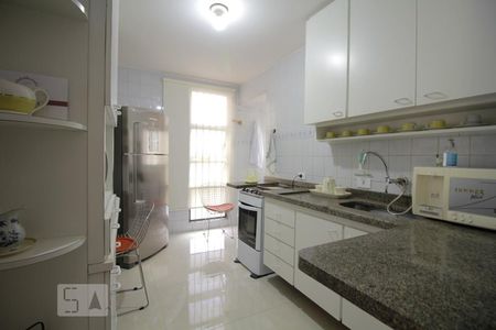 Cozinha de apartamento à venda com 2 quartos, 64m² em Aliança, Osasco
