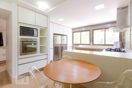 Apartamento para alugar com 330m², 5 quartos e 4 vagasCOZINHA