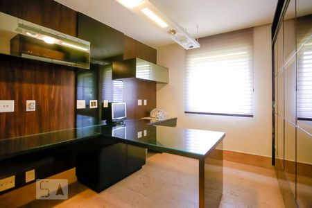 Apartamento para alugar com 330m², 5 quartos e 4 vagasESCRITORIO