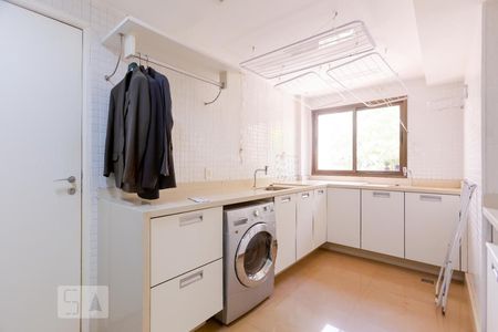 Apartamento para alugar com 330m², 5 quartos e 4 vagasAREA DE SERVIÇO