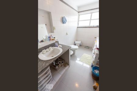 Apartamento à venda com 154m², 3 quartos e 2 vagas Apartamento à venda com 154m², 3 quartos e 2 vagasBanheiro 02