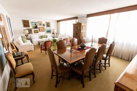 Apartamento à venda com 154m², 3 quartos e 2 vagas Apartamento à venda com 154m², 3 quartos e 2 vagasSala