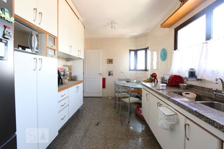 Apartamento para alugar com 228m², 4 quartos e 4 vagascozinha