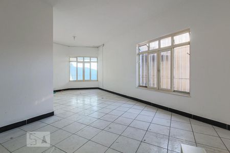 Sala de casa para alugar com 4 quartos, 300m² em Jardim Ernestina, São Paulo