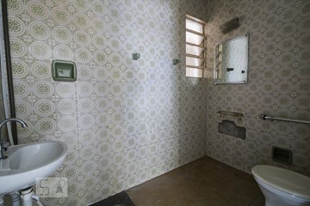 Banheiro de casa para alugar com 4 quartos, 300m² em Jardim Ernestina, São Paulo
